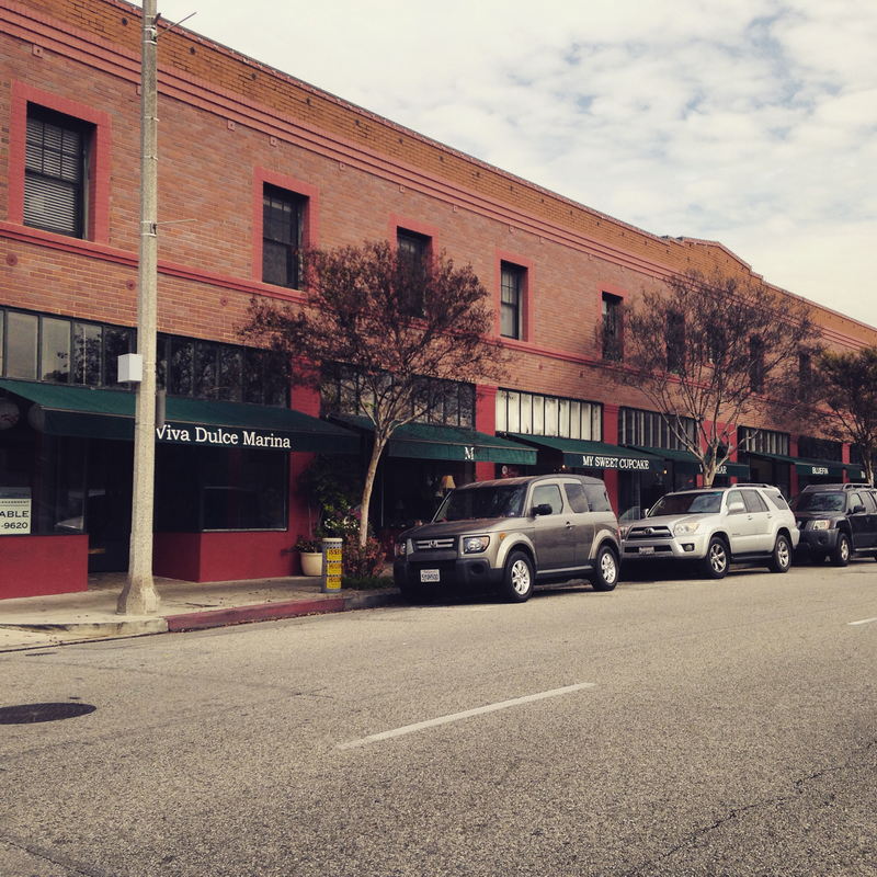 Halloween (1978) Filming Locations - Hardware Store Robbery Site - Dont Fear The Reaper Scene (newer photo)